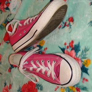 Converse pink woman's tennis shoes